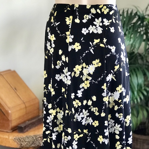 New TAN JAY floral midi skirt - Picture 6 of 13